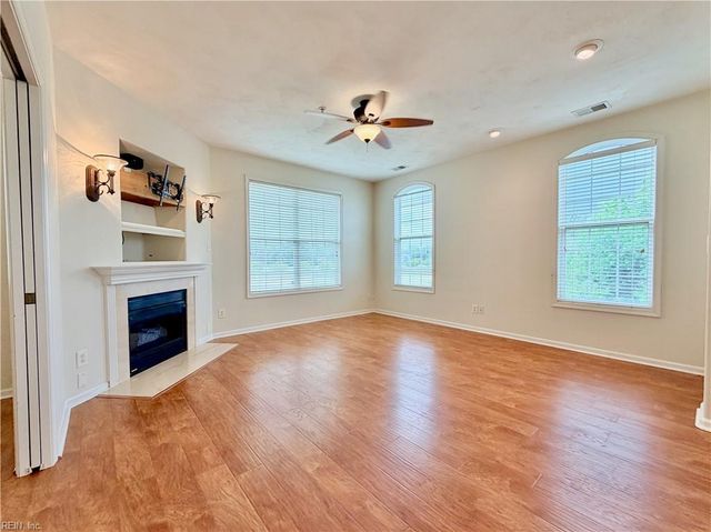 1087 Grand Oak LN, Virginia Beach, VA 23455