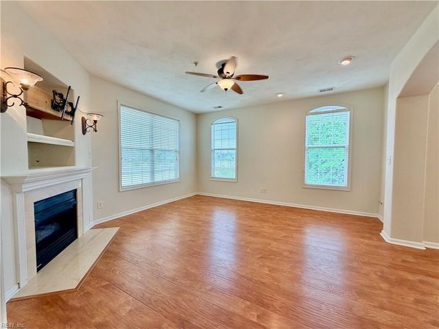 1087 Grand Oak LN, Virginia Beach, VA 23455