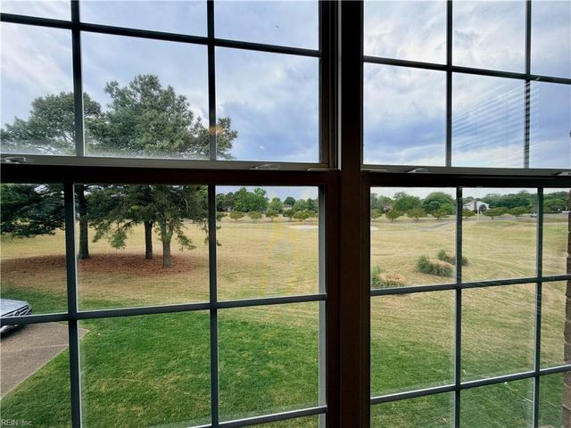 1087 Grand Oak LN, Virginia Beach, VA 23455