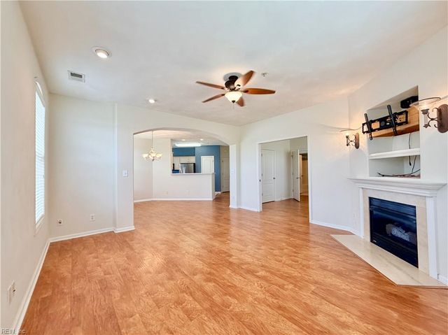 1087 Grand Oak LN, Virginia Beach, VA 23455