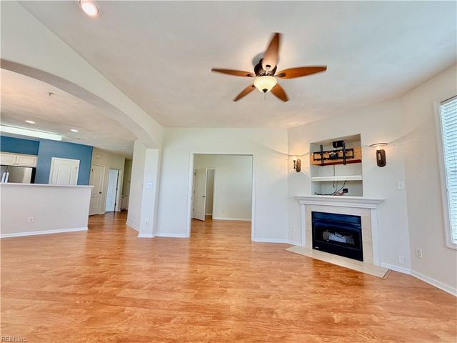 1087 Grand Oak LN, Virginia Beach, VA 23455