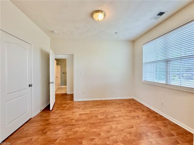 1087 Grand Oak LN, Virginia Beach, VA 23455