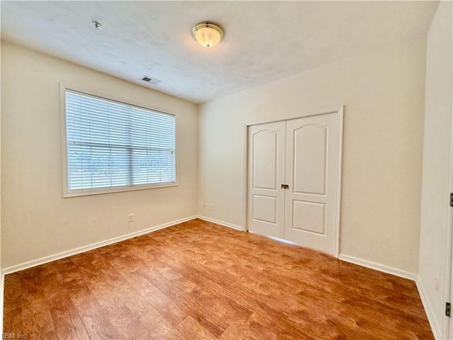 1087 Grand Oak LN, Virginia Beach, VA 23455