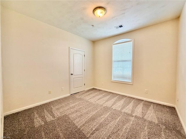 1087 Grand Oak LN, Virginia Beach, VA 23455