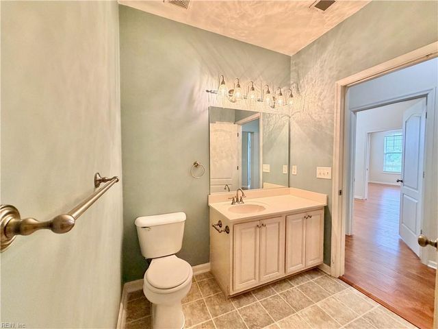 1087 Grand Oak LN, Virginia Beach, VA 23455