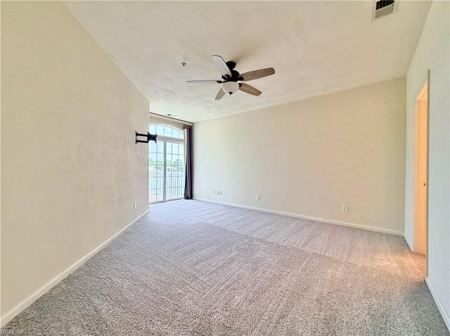 1087 Grand Oak LN, Virginia Beach, VA 23455