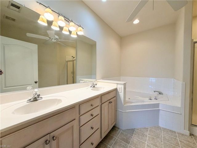 1087 Grand Oak LN, Virginia Beach, VA 23455