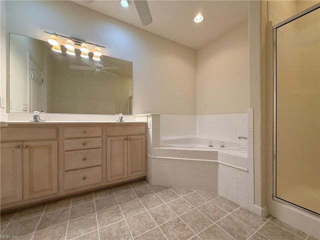 1087 Grand Oak LN, Virginia Beach, VA 23455