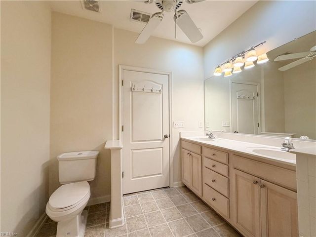 1087 Grand Oak LN, Virginia Beach, VA 23455