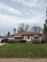 1009 Orange Avenue E, Saint Paul, MN 55106