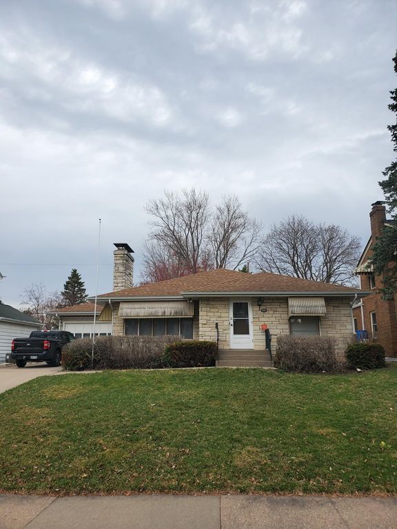 1009 Orange Avenue E, Saint Paul, MN 55106