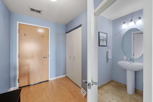 929 Portland Ave 2408, Minneapolis, MN 55404