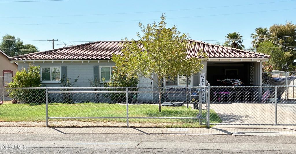 2911 W MONTEBELLO Avenue, Phoenix, AZ 85017 — exterior