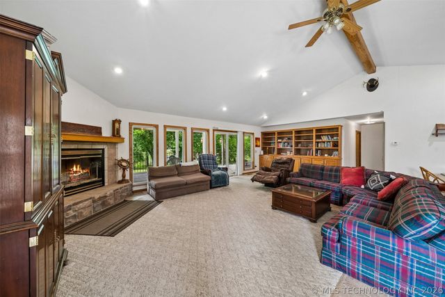 425 S Boston Avenue, Ketchum, OK 74349