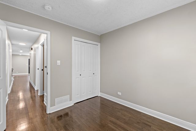 1180 Cobble Hill Court, Hoffman Estates, IL 60169