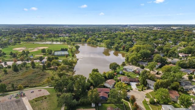 1180 Cobble Hill Court, Hoffman Estates, IL 60169