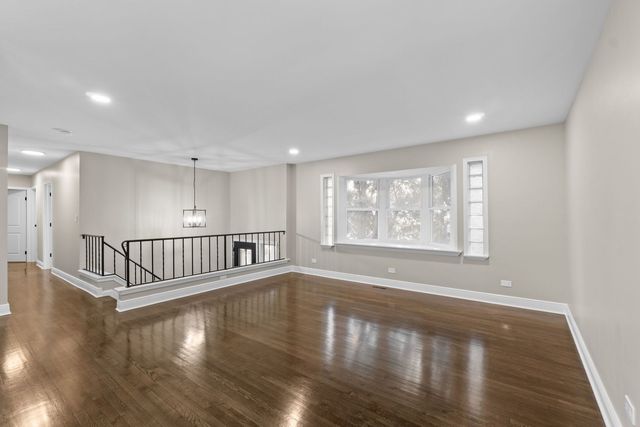 1180 Cobble Hill Court, Hoffman Estates, IL 60169