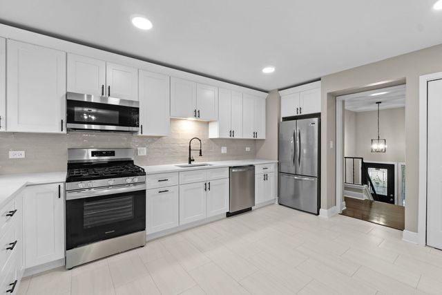 1180 Cobble Hill Court, Hoffman Estates, IL 60169