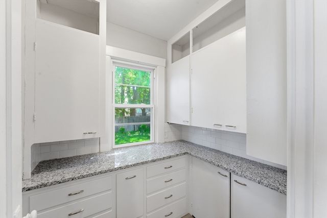 47 Thorndyke St, Springfield, MA 01118