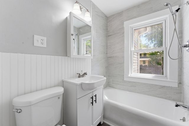 47 Thorndyke St, Springfield, MA 01118