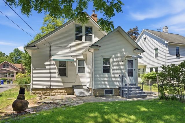 47 Thorndyke St, Springfield, MA 01118