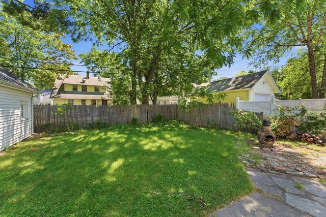 47 Thorndyke St, Springfield, MA 01118