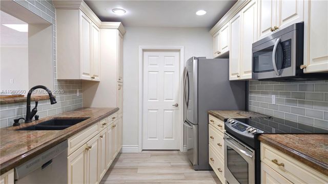 909 SW 9th Ave, Boca Raton, FL 33486