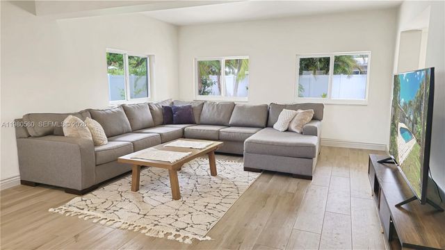 909 SW 9th Ave, Boca Raton, FL 33486