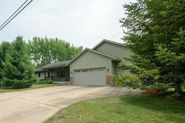913 Bridgewater Avenue, Chippewa Falls, WI 54729