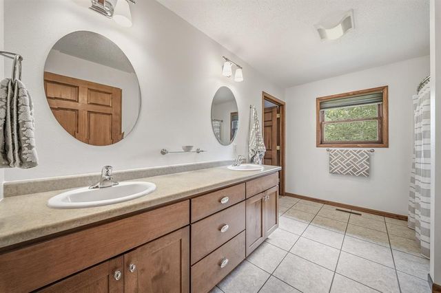 913 Bridgewater Avenue, Chippewa Falls, WI 54729