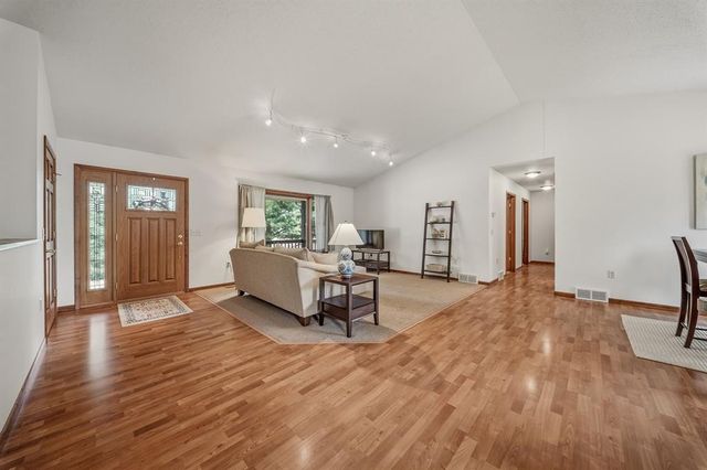 913 Bridgewater Avenue, Chippewa Falls, WI 54729