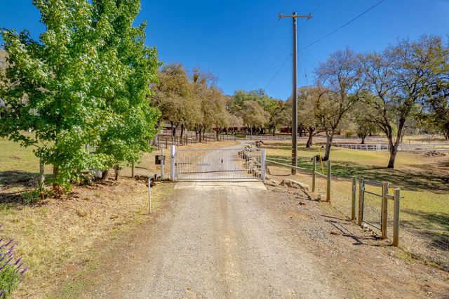 7259 White Oak Ln, Browns Valley, CA 95918
