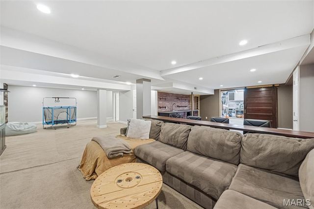 7207 Tall Oak Court, St Louis, MO 63129