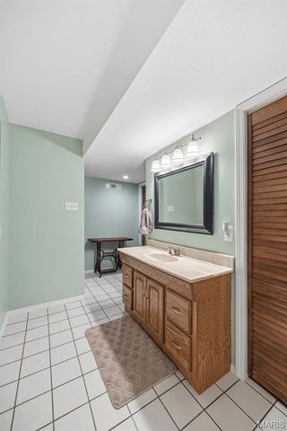 7207 Tall Oak Court, St Louis, MO 63129