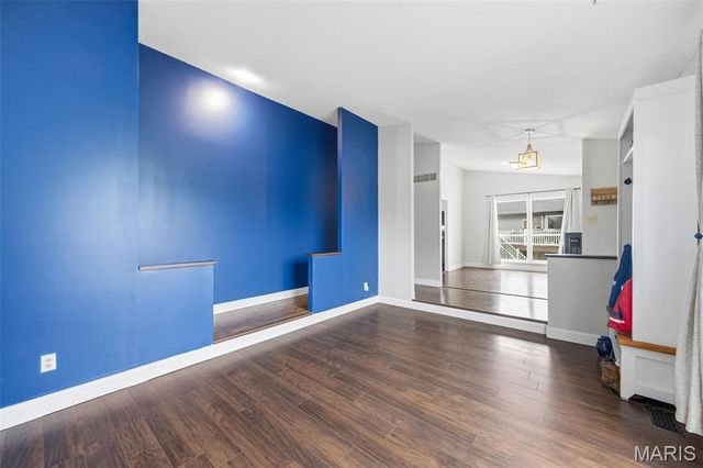 7207 Tall Oak Court, St Louis, MO 63129