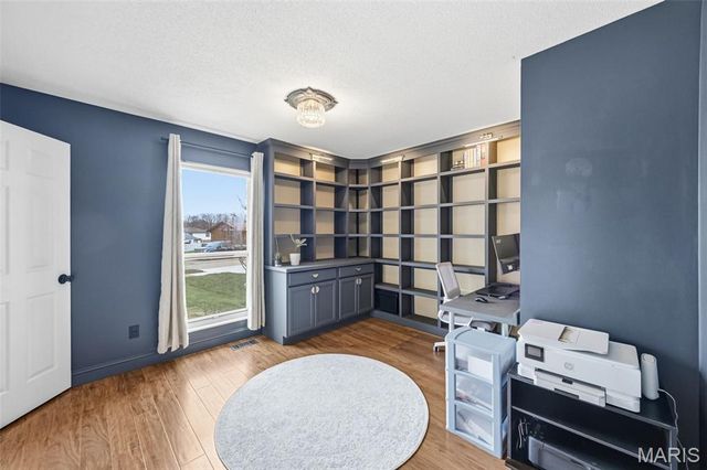 7207 Tall Oak Court, St Louis, MO 63129