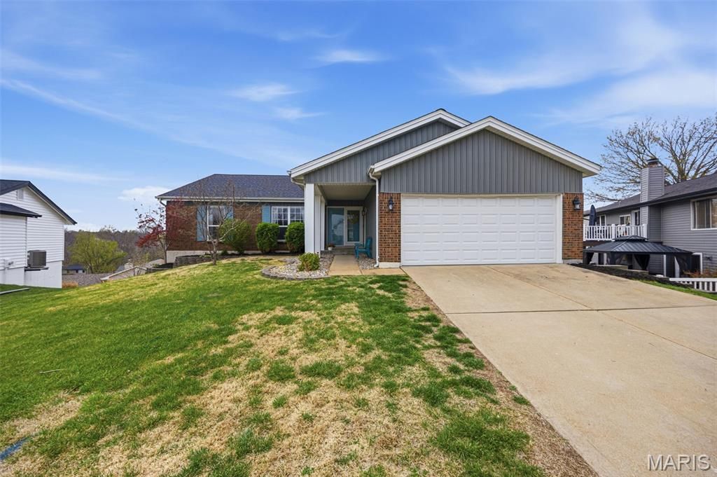 7207 Tall Oak Court, St Louis, MO 63129