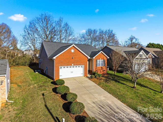 1636 Mayfair Drive, Conover, NC 28613