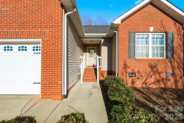 1636 Mayfair Drive, Conover, NC 28613