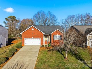 1636 Mayfair Drive, Conover, NC 28613