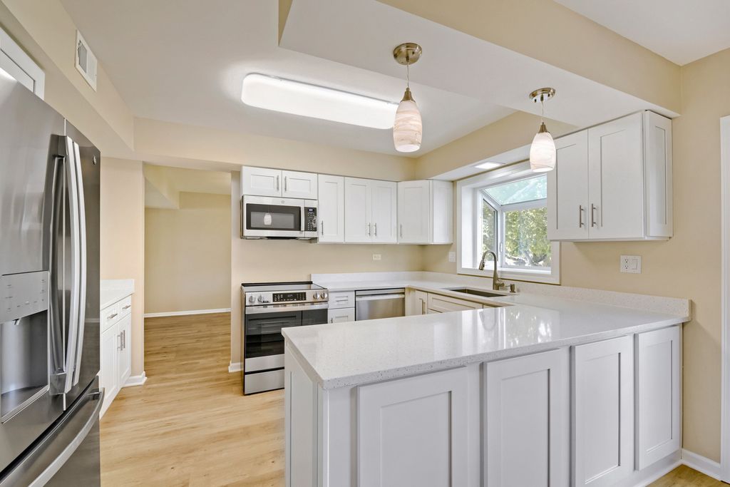 4170 Ludington Court, Hoffman Estates, IL 60192 — photo 5