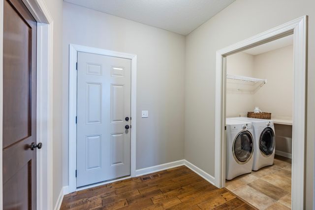 16899 E Lake Drive, Lakeville, MN 55044