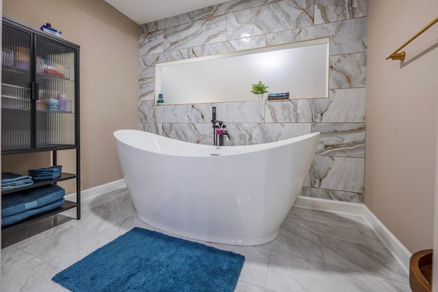 16899 E Lake Drive, Lakeville, MN 55044