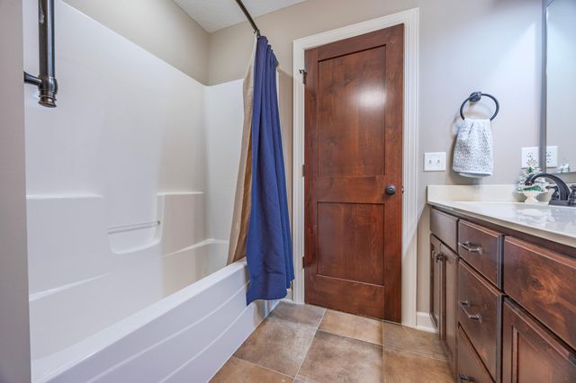 16899 E Lake Drive, Lakeville, MN 55044