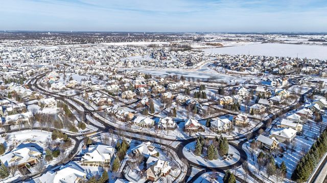 16899 E Lake Drive, Lakeville, MN 55044