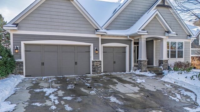 16899 E Lake Drive, Lakeville, MN 55044