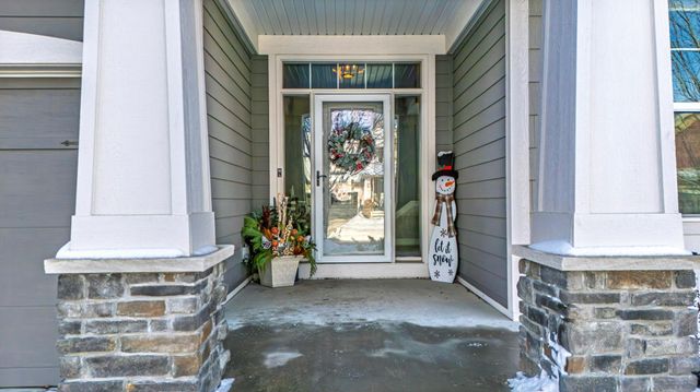 16899 E Lake Drive, Lakeville, MN 55044