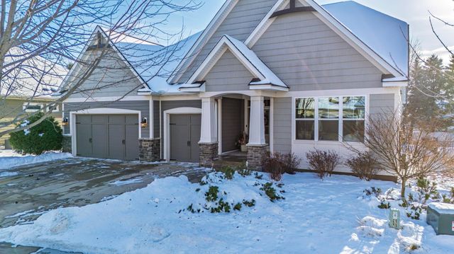 16899 E Lake Drive, Lakeville, MN 55044
