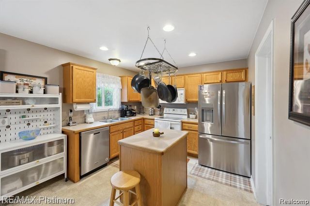 9297 6 Mile Road, Salem Township, MI 48168