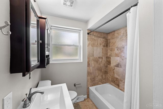 1300 Michael Lane, Miami Twp, OH 45150